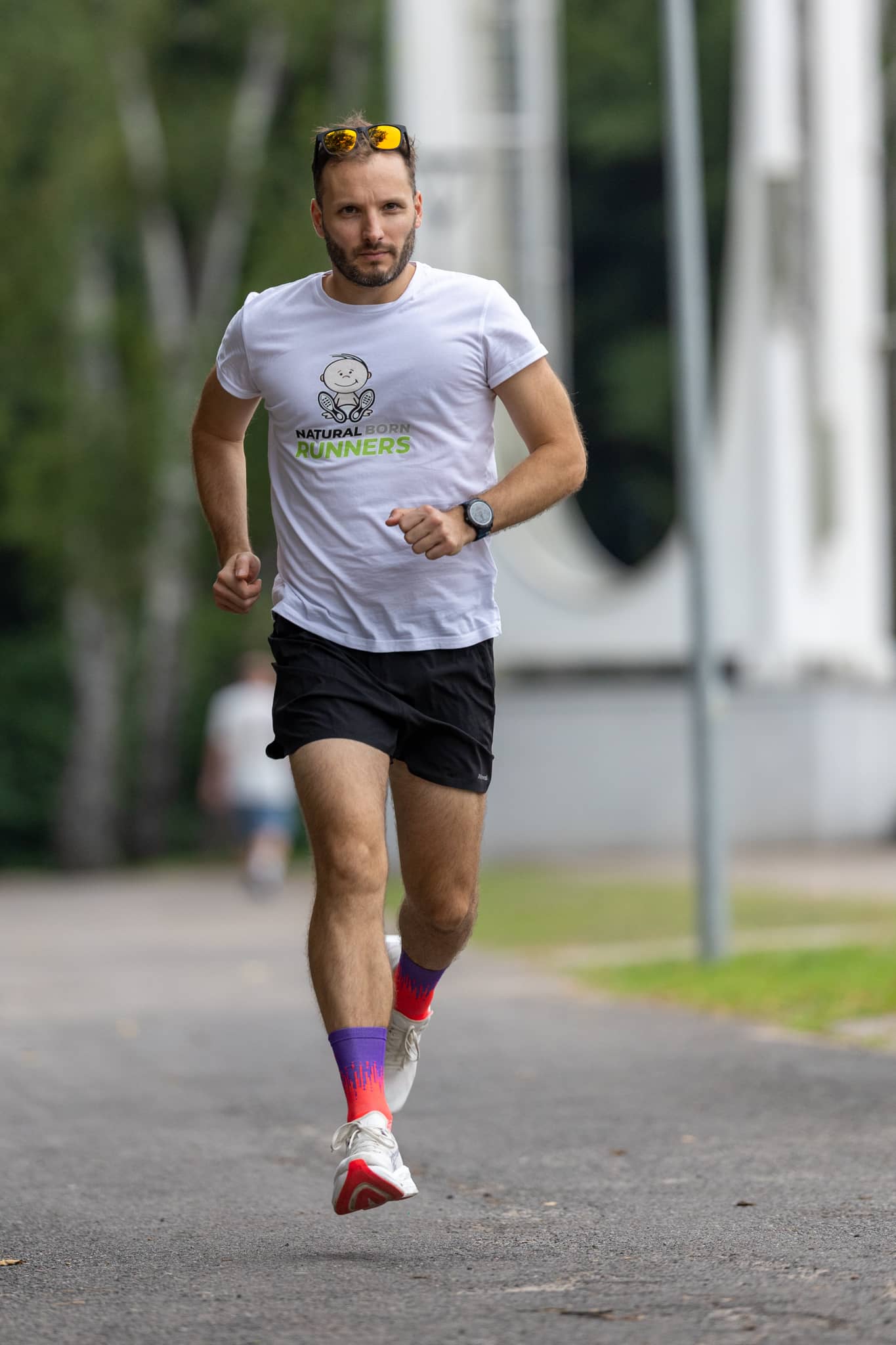 Bieg w butach z serii Asics Blast