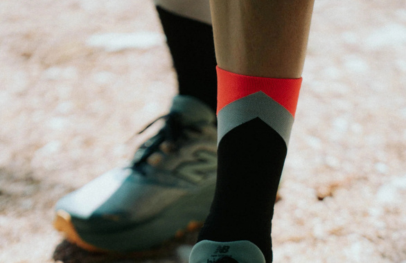 Skarpety Incylence Trail Summits Sunset czarno-szaro-pomarańczowe