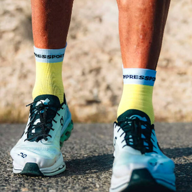 Skarpety Compressport Pro Racing Socks V4.0 Run High żółte