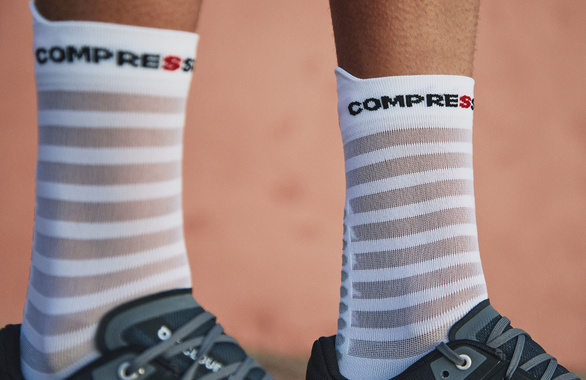Skarpety Compressport Pro Racing Socks V4.0 Ultralight Run High (White / Alloy) białe