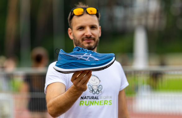 Buty Asics Superblast 2 niebiesko-białe męskie AW25