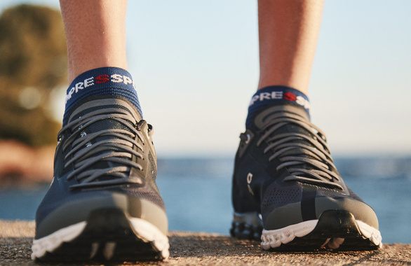 Skarpety Compressport Pro Racing Socks V4.0 Run Low (Sodalite / Fluo Blue) niebieskie