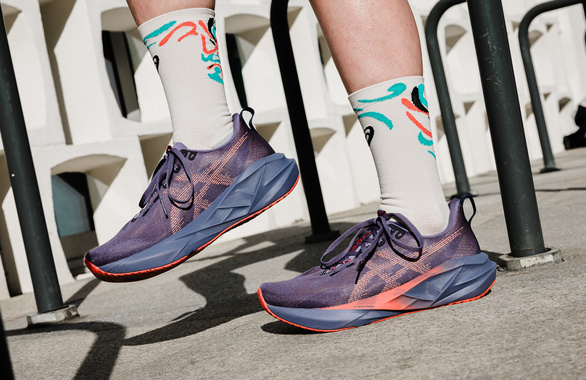 Skarpety Asics Performance Run Socks Crew biało-szare