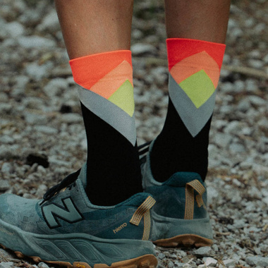 Skarpety Incylence Trail Summits Sunset czarno-szaro-pomarańczowe