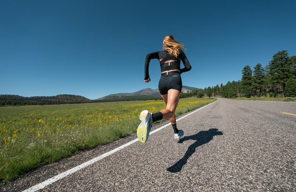 Krótkie legginsy Hoka Novafly 3'' Knit Short damskie czarne 