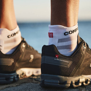 Skarpety Compressport Pro Racing Socks V4.0 Ultralight Run Low (White / Alloy) białe