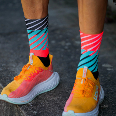 Skarpety Incylence Running Diagonals Black Inferno (High Cut) czarno-czerwono-niebieskie