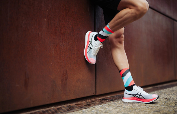 Skarpety Incylence Running Loops Black Cyan Inferno (High Cut) czarno-czerwono-niebieskie