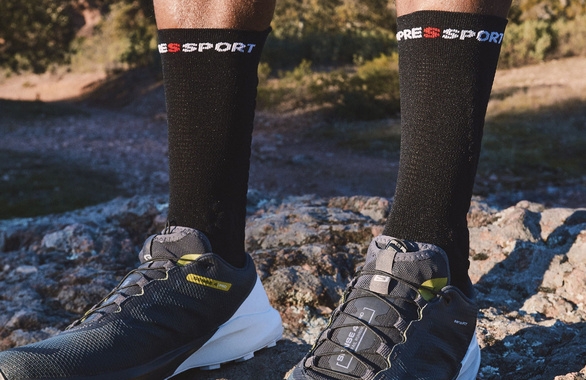 Skarpety Compressport Pro Racing Socks V4.0 Trail (Black) czarne