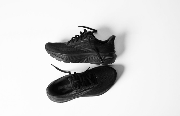 Buty Brooks Ghost 17 damskie czarne AW25