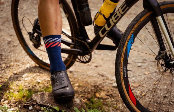 Skarpety Incylence Merino Light Lanes Navy Inferno (High Cut) granatowo-czerwone