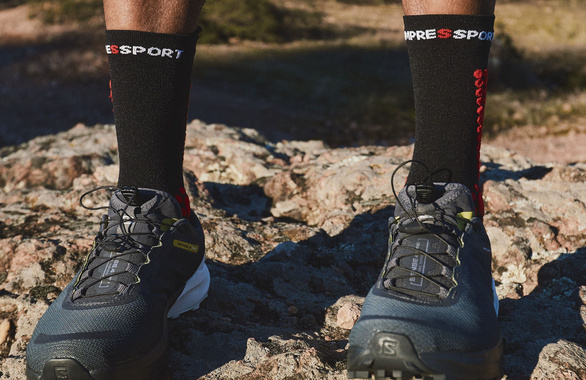 Skarpety Compressport Pro Racing Socks V4.0 Trail (Black / Red) czarno-czerwone