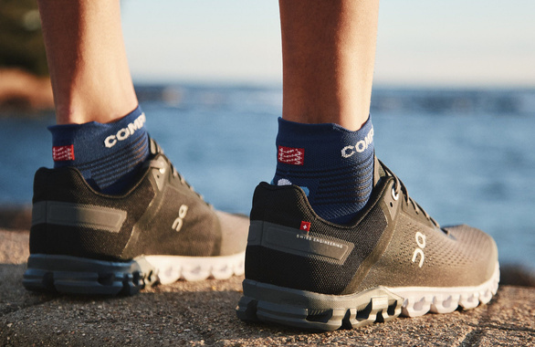Skarpety Compressport Pro Racing Socks V4.0 Run Low (Sodalite / Fluo Blue) niebieskie
