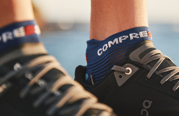 Skarpety Compressport Pro Racing Socks V4.0 Run Low (Sodalite / Fluo Blue) niebieskie