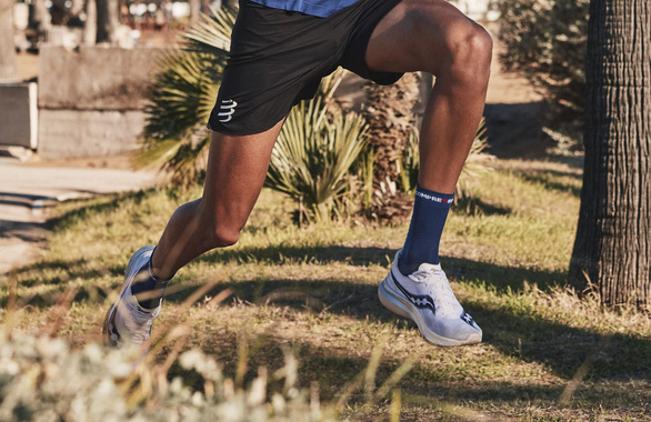Skarpety Compressport Pro Racing Socks V4.0 Run Hi (Sodalite / Fluo Blue) niebieskie