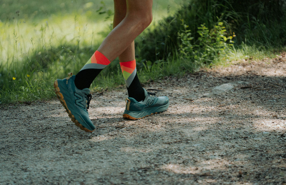 Skarpety Incylence Trail Summits Sunset czarno-szaro-pomarańczowe