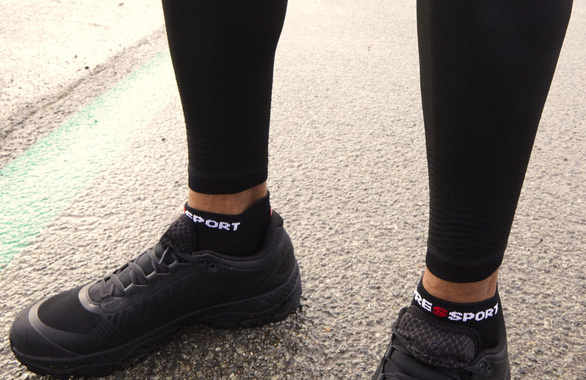 Skarpety Compressport Pro Racing Socks V4.0 Run Low (Black / Red) czarno-czerwone