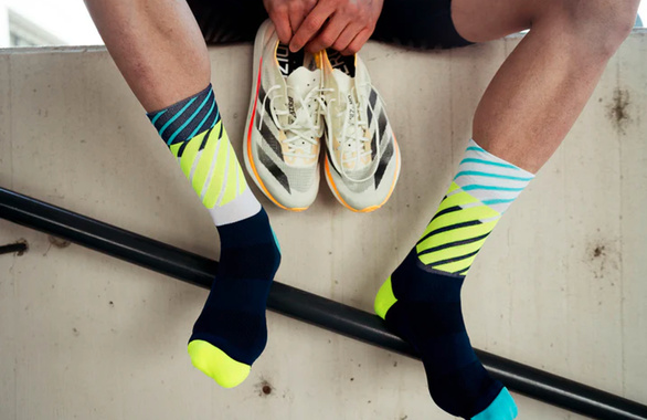Skarpety Incylence Running Diagonals Navy Canary (High Cut) granatowo-żółte