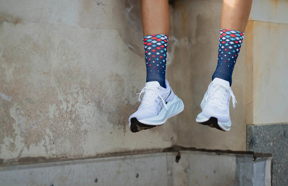 Skarpety Incylence Running Crystals Navy Cyan Inferno (High Cut) granatowe