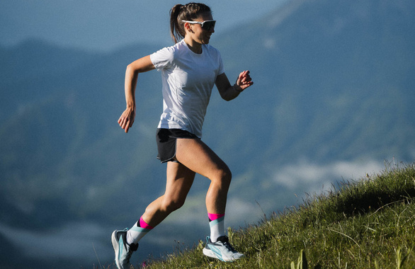 Skarpety Incylence Trail Summits Blaze biało-czarno-różowe