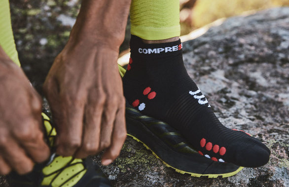Skarpety Compressport Pro Racing Socks V4.0 Run Low (Black / Red) czarno-czerwone