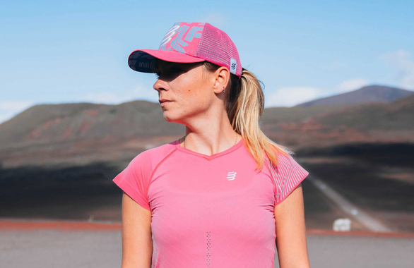 Czapka Compressport Trucker Cap różowo-niebieska