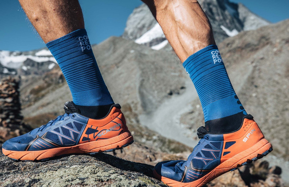 Skarpety COMPRESSPORT MID COMPRESSION SOCKS niebieskie
