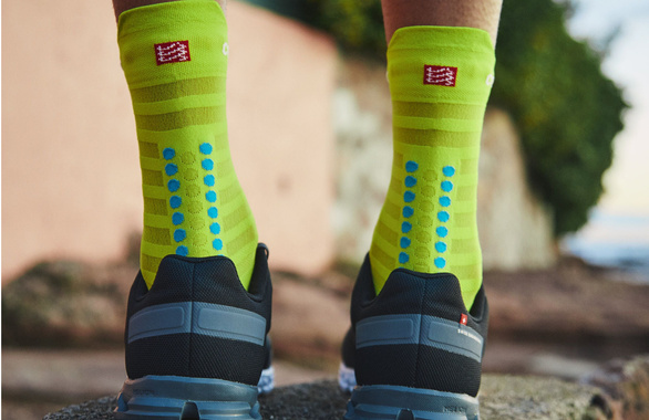 Skarpety COMPRESSPORT PRO RACING SOCKS V4.0 ULTRALIGHT RUN HIGH fluo żółte