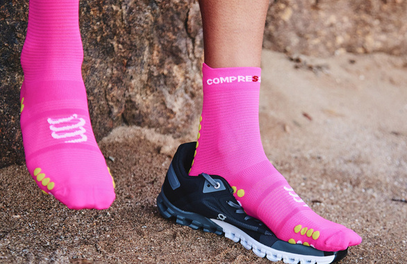 Skarpety Compressport Pro Racing Socks V4.0 Run Hi fluo różowe